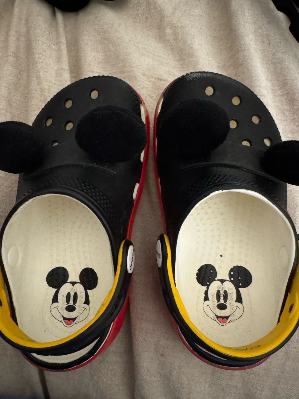 Crocs Unisex Kids Disney Mickey Mouse Clogs Shoes SZ 9 Toddler - Picture 2 of 5